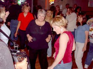 afterdeck-dancing-04.jpg (125313 bytes)