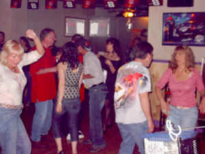 afterdeck-dancing-08.jpg (124126 bytes)