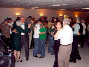 irish-dancers-01.jpg (124256 bytes)