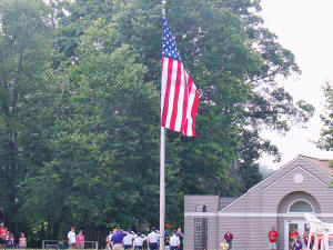 Flag raising ceremony at the beginning of the Laurel Independence Day celebration 2008