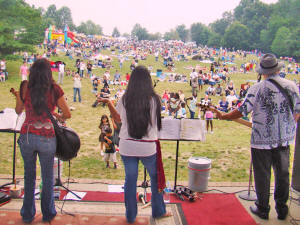 The field in front of Oracle Band continues to fill with spectators for the Laurel fireworks display 2008