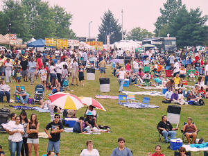 It had been threatening rain all morning, but by concert time the sun was out & it was a perfect day for a concert.