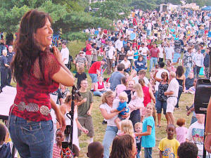 You've got to love the look on Veronica's face as she surveys the largest crowd Oracle has ever performed for