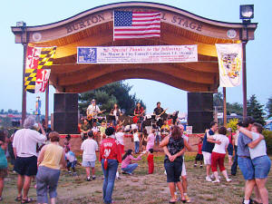 The "Dance Floor" in front of the stage was kept pretty busy, just like all the dance floors Oracle commands