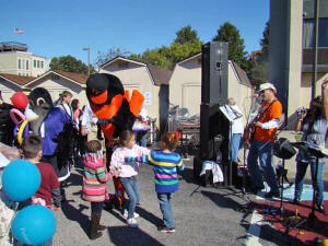 FutureCare 2010 Harvest Festival with Oracle Band