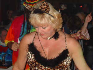 Halloween-Dancers-12.jpg (98652 bytes)