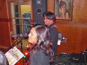 Friday night at Perry's Restaurant with Oracle Band - Click for enlarged view