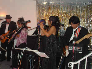 Oracle-Band-New-Years-2006.jpg (130164 bytes)